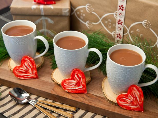 CI-Laurie-March_Scandanavian-Christmas-hot-chocolate-mugs_h