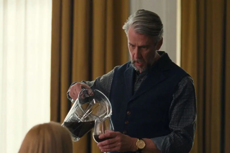 계승's Connor Roy blending Wine