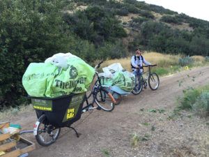 Bicicletas de carga da Desert Edge, voltando da colheita