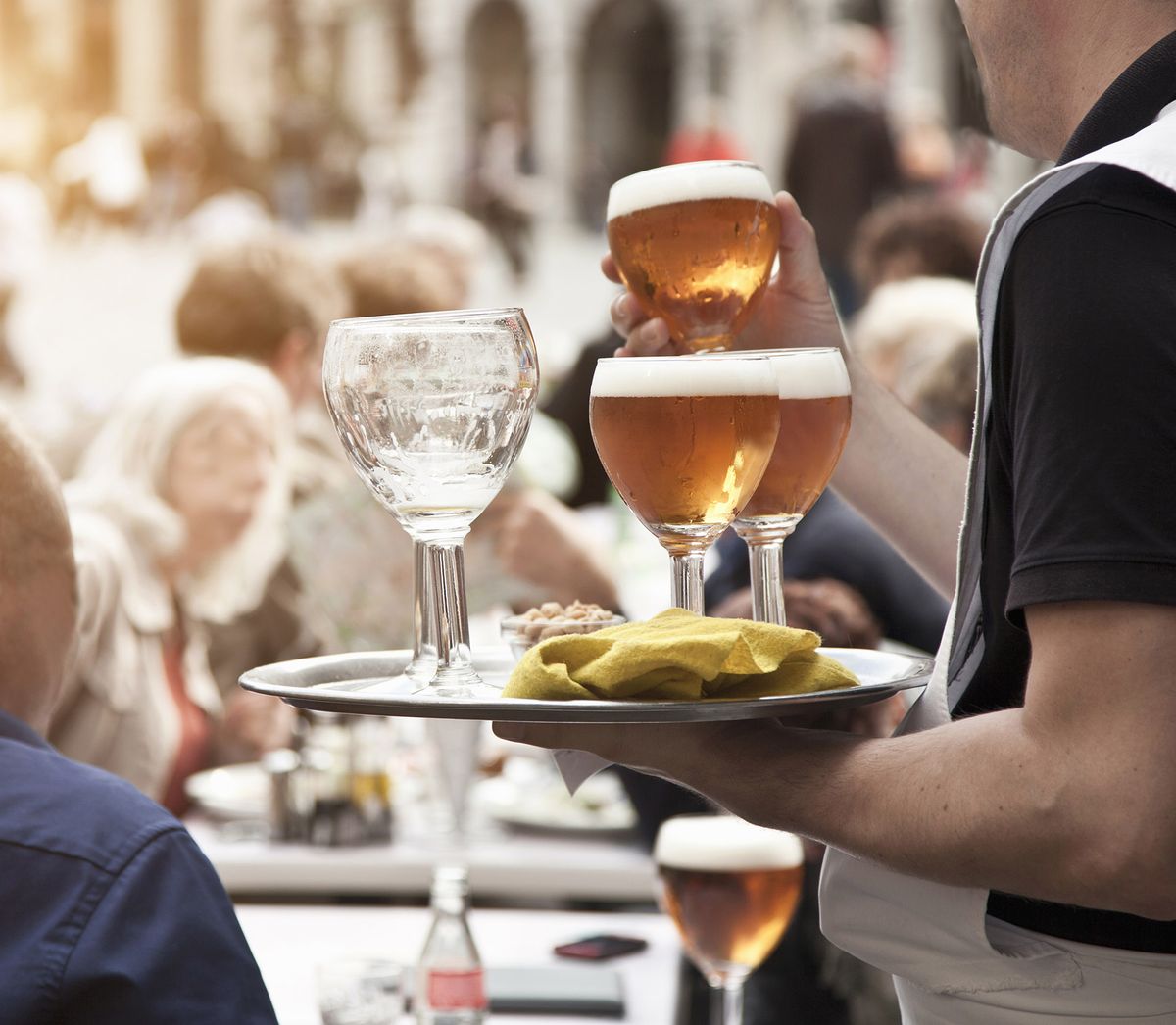 Brüsselis õlut serveeriv kelner