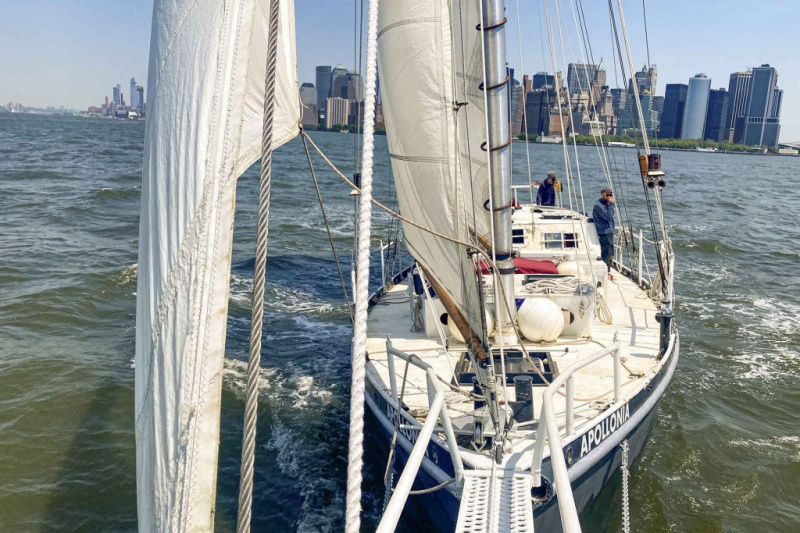   Škuner Apollonia podnikne 11 spiatočných nákladných plavieb medzi New Yorkom's Hudson Valley and New York City a year