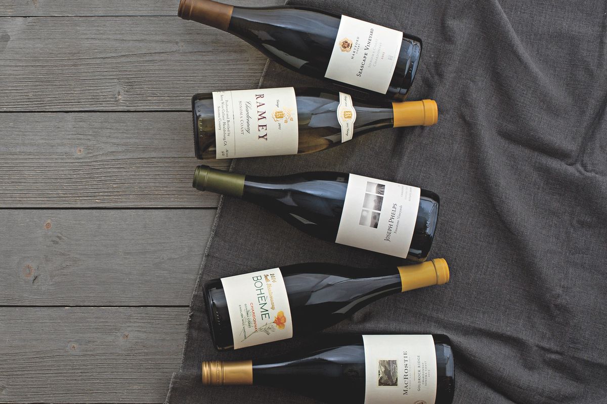 Iš viršaus į viršų „Hartford Court 2015 Seascape Vineyard Chardonnay“ (Sonomos pakrantė), „Ramey 2015 Chardonnay“ (Sonomos pakrantė), Josephas Phelpsas 2016 m. „Freestone Vineyards Estate“ išaugintas Chardonnay (Sonomos pakrantė), Bohème 2014 „English Hill Vineyard Chardonnay“ (Sonomos pakrantė), „MacRostie 2015 Goldrock“ Ridge Chardonnay (Sonomos pakrantė)