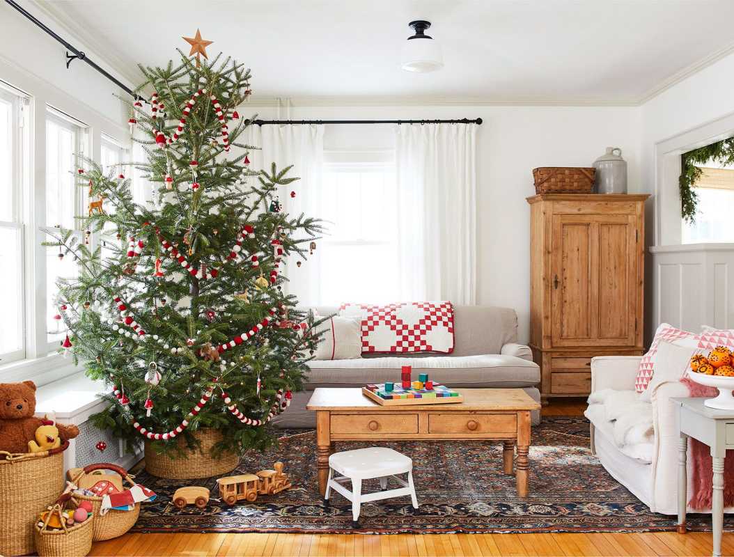 salon avec sapin de Noël décoré