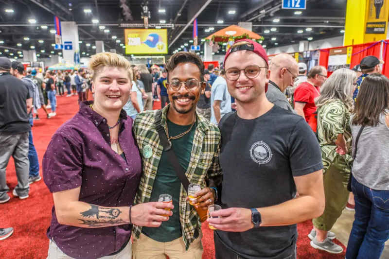   En gruppe venner på The Great American Beer Festival