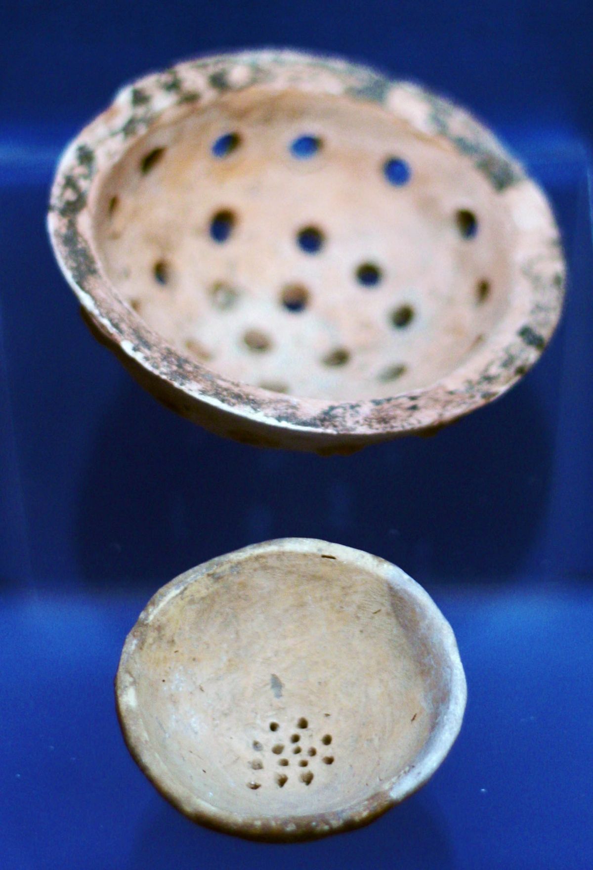 Hliněné síto nebo síto se používalo při přípravě piva ve starověkém Iráku / Alamy
