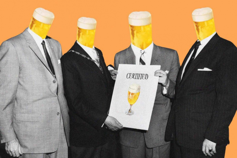   4 personer med ølglas til hoveder med en certificeringsdok