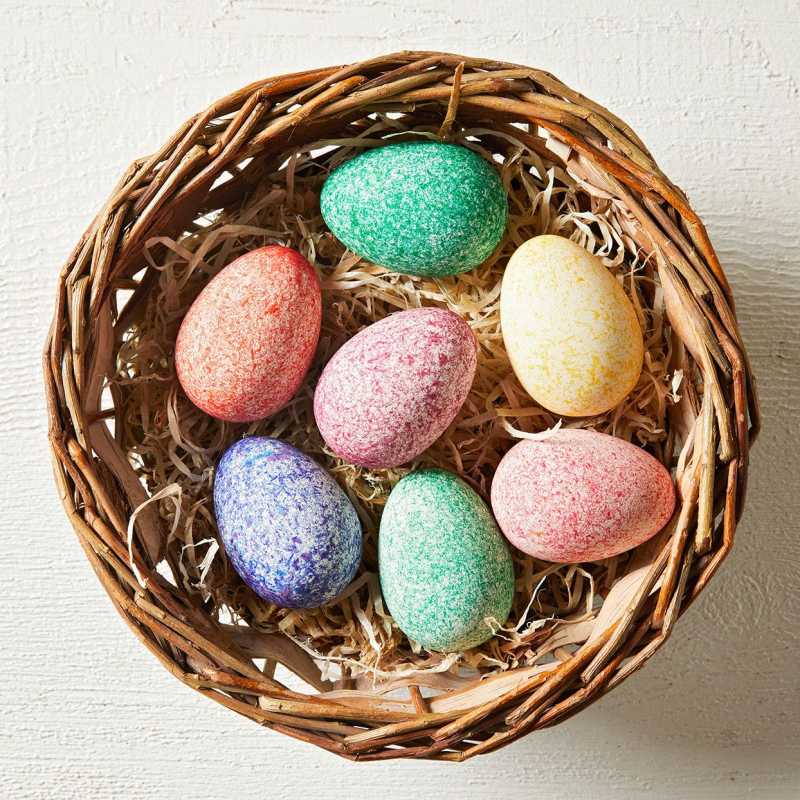 ایسٹر کے انڈوں کو چاول کے ساتھ رنگنے کا طریقہ