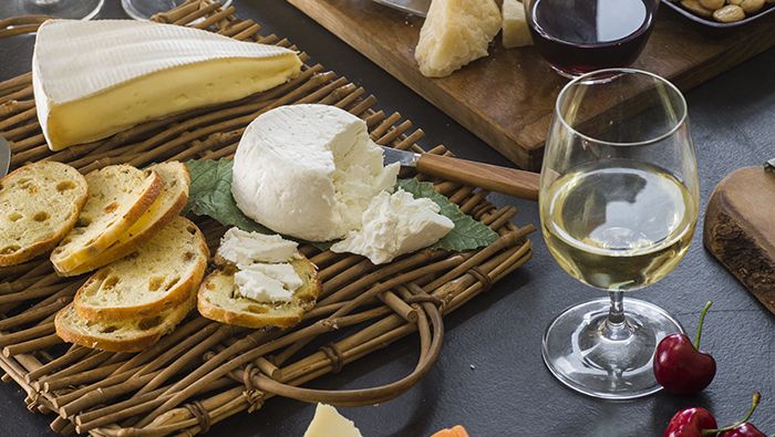 Un giro en los maridajes clásicos de vino y queso