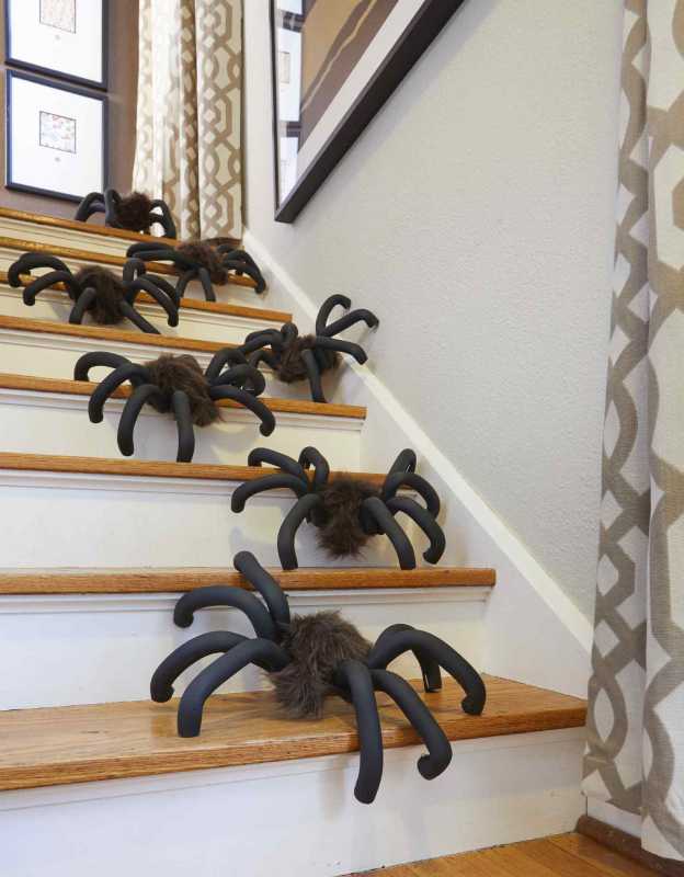 Cách tự làm đồ trang trí hình con nhện khổng lồ cho Halloween