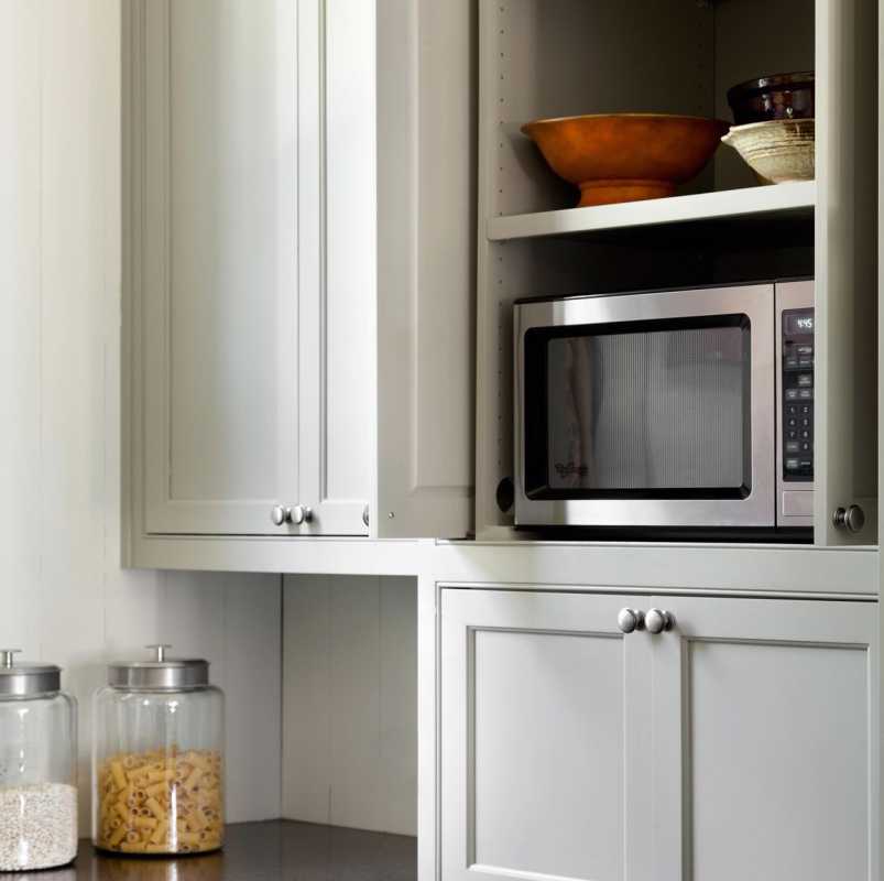 7 начина који штеде простор за уградњу микроталасне пећнице у кухињу