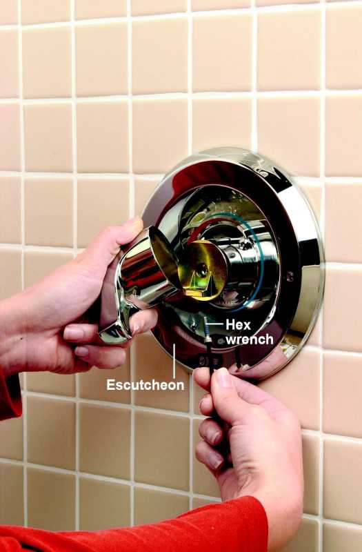 결함이 있는 수도꼭지를 고치기 위해 욕조 또는 샤워 카트리지를 교체하는 방법