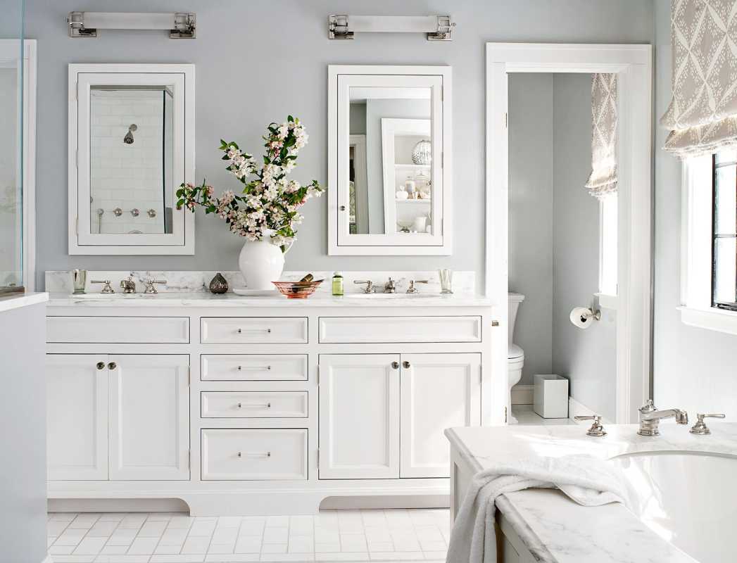 taulells de marbre de bany simètrics de doble lavabo