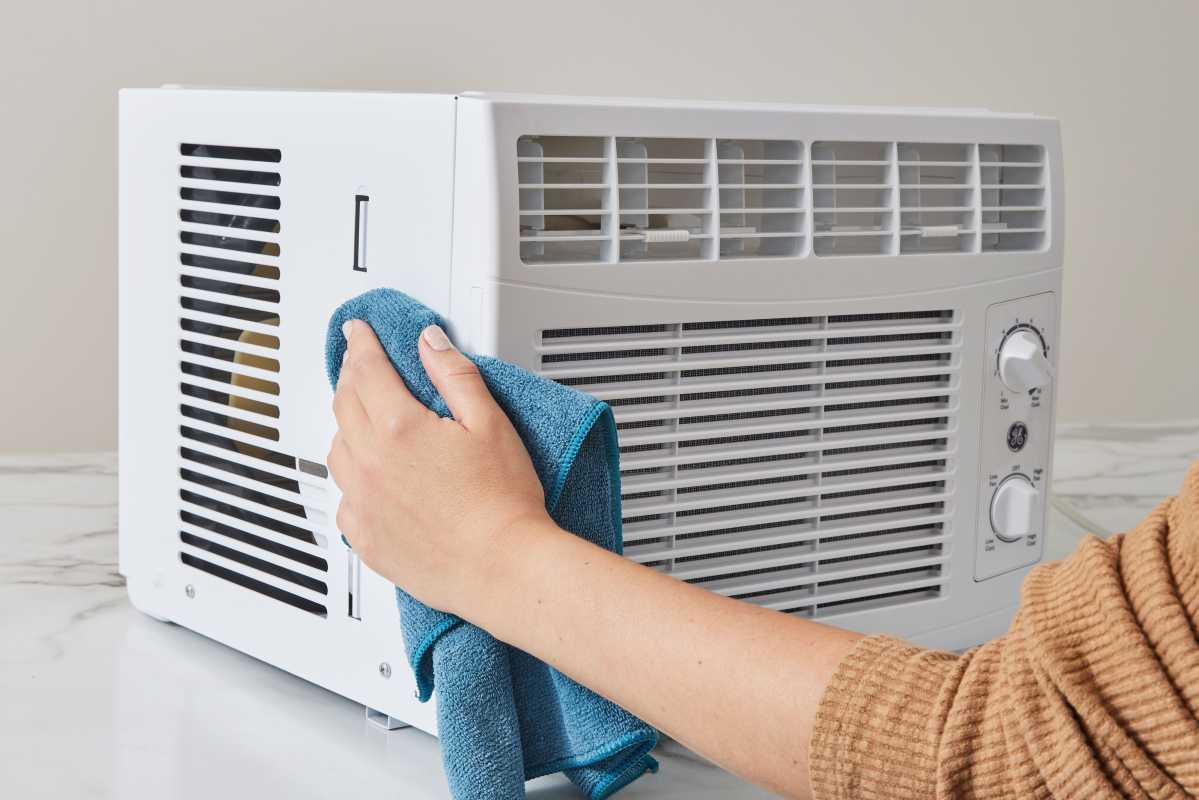 Hvordan rengjøre en vindu AC-enhet - trinn 6