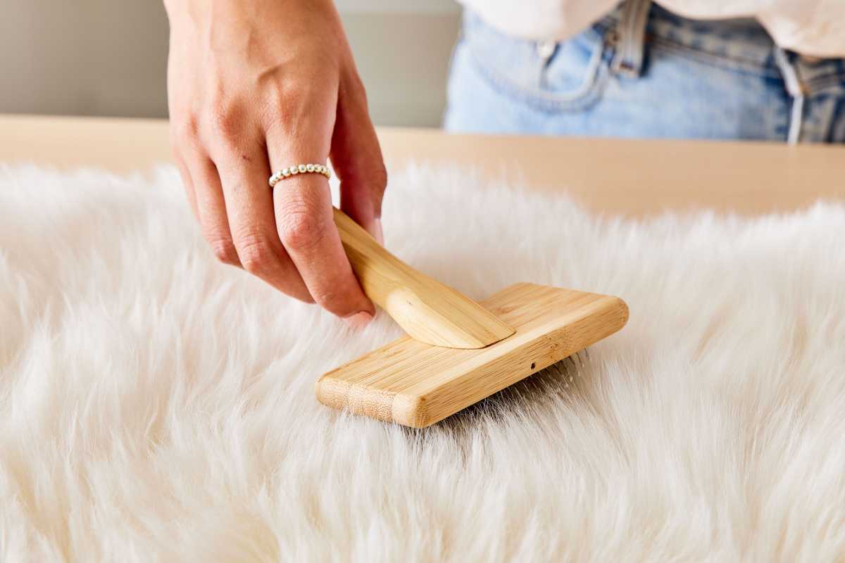 Cómo limpiar una alfombra de piel de oveja
