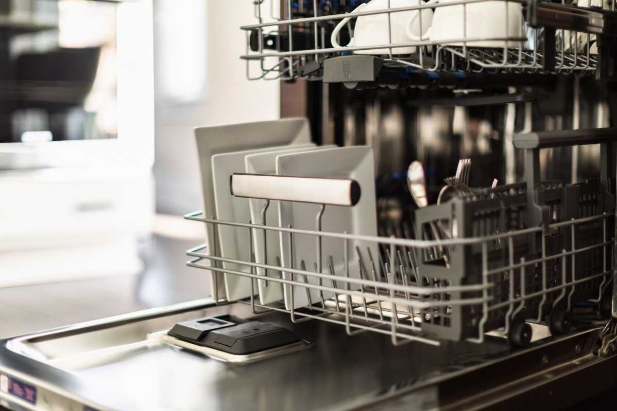 Как очистить посудомоечную машину, чтобы удалить налет и мыльную пену