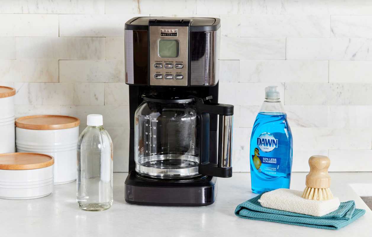 כיצד לנקות מכונת קפה כדי לקבל כוס טעימה טובה יותר של ג'ו