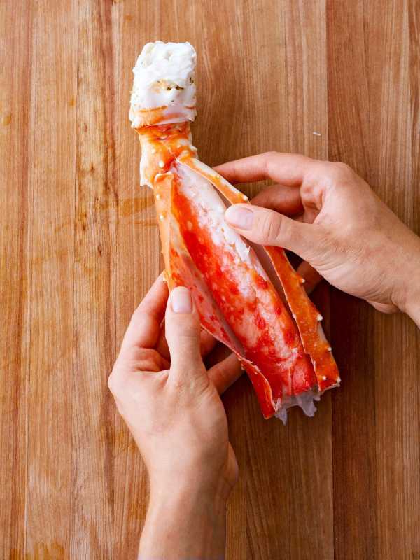 отварање шкољке ракова за уклањање меса