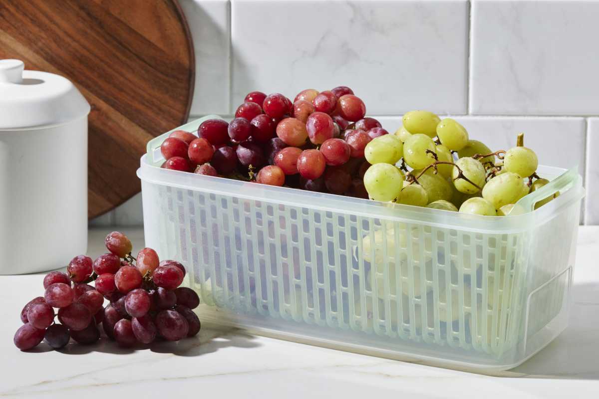 Według ekspertów z branży Test Kitchen jak przechowywać winogrona, aby pozostały chrupiące