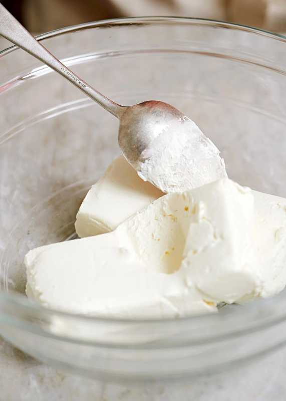 Cum să înmoaie crema de brânză rapid pentru o gătit mai lină