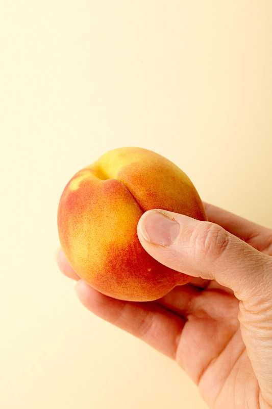 Vår guide till att frysa persikor för fräsch sommarsmak hela året
