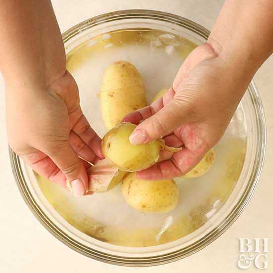 La forma más fácil de pelar una patata hervida