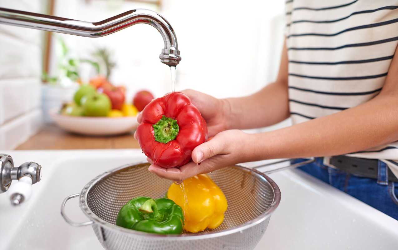 Sådan vasker du frugter og grøntsager effektivt, så de er sikre at spise