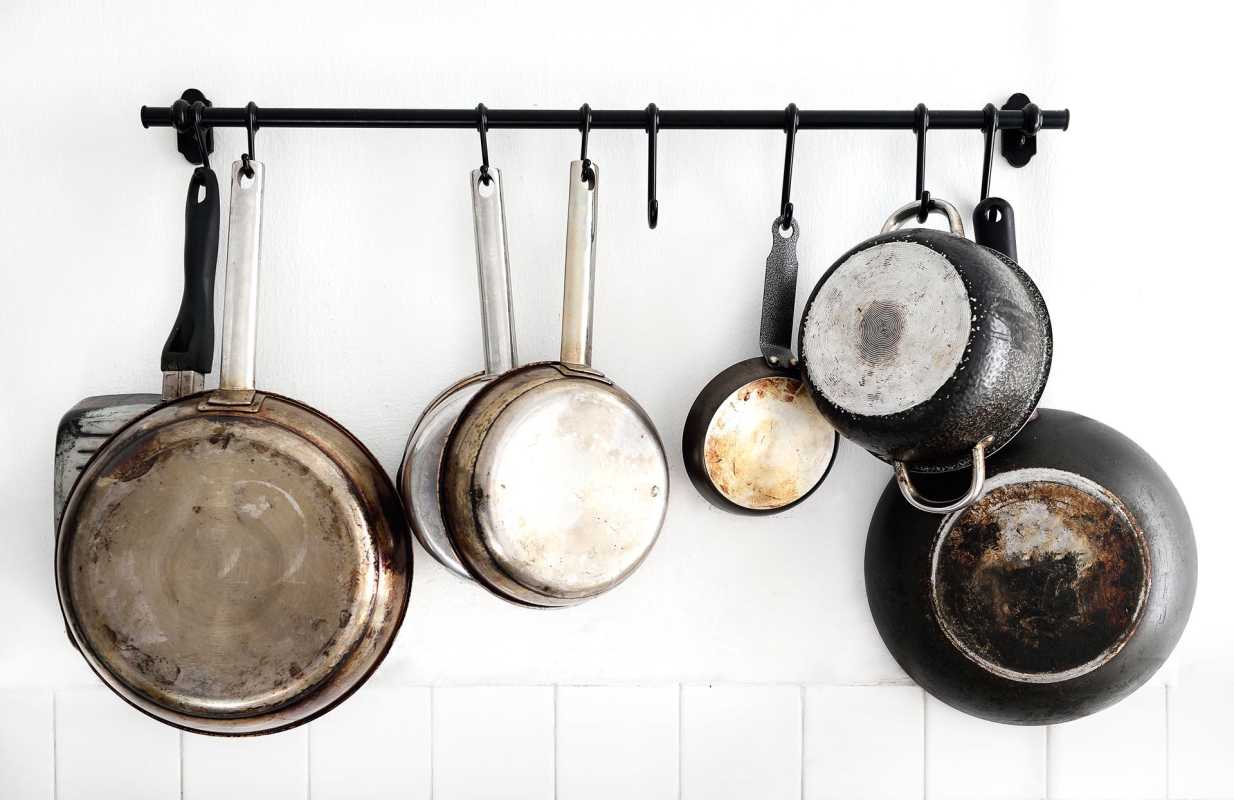 古い鍋やフライパンの処分方法