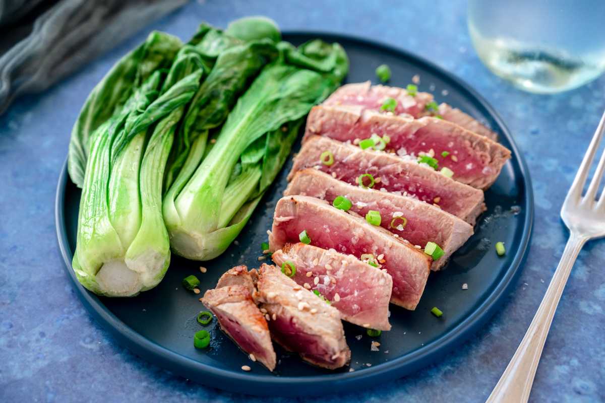 Cara Memasak Steak Tuna untuk Makan Malam Gaya Gourmet Pantas
