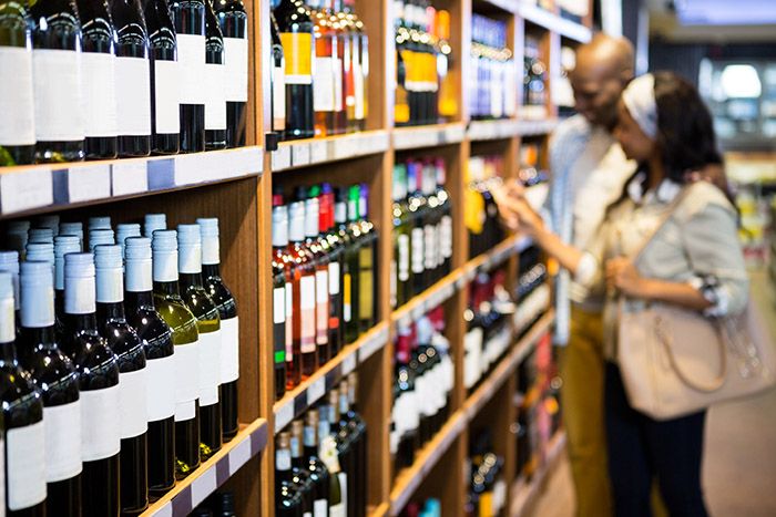 Cinco consejos de salud para el empleado de la tienda de vinos