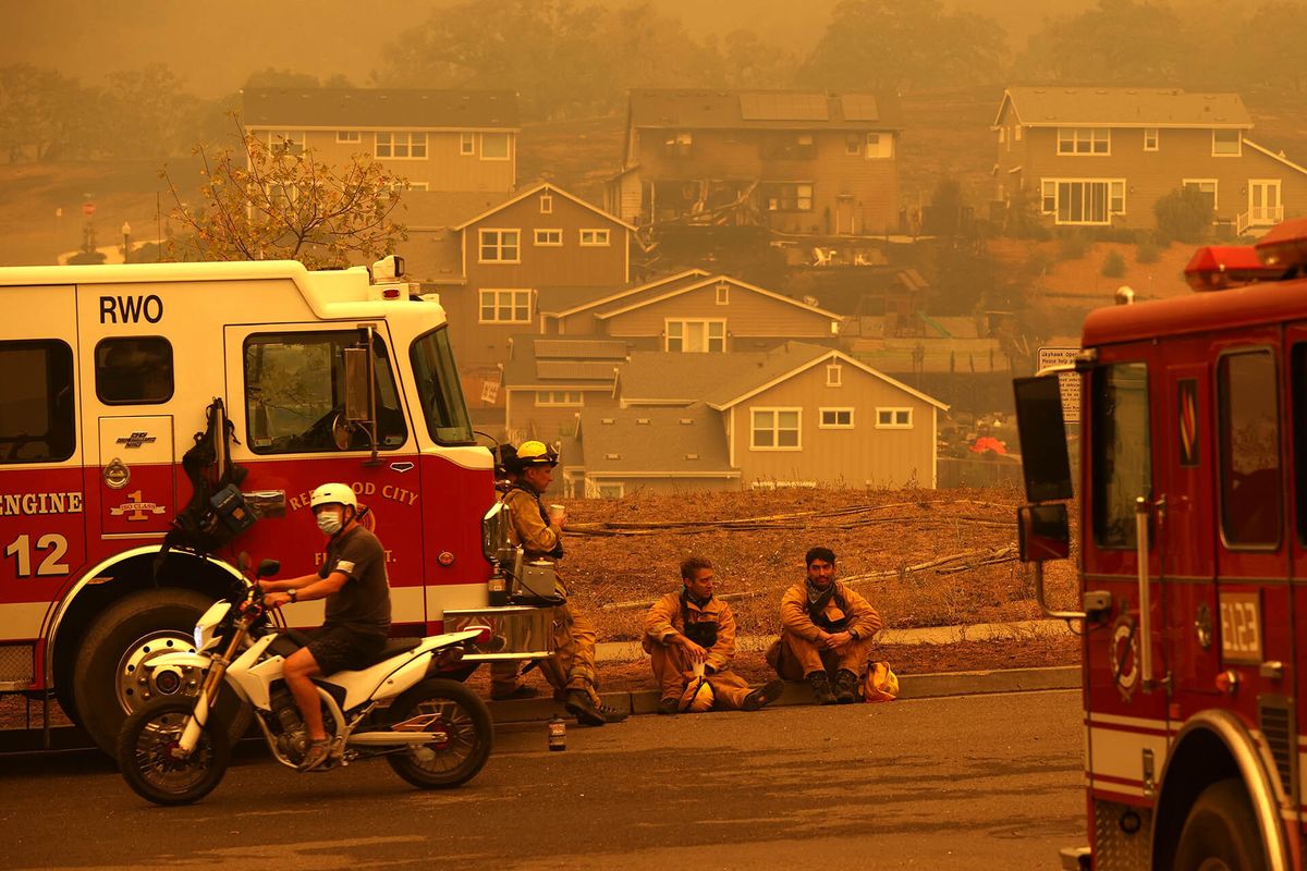 Decenas de miles evacuan Napa y Sonoma mientras el fuego de cristal arde