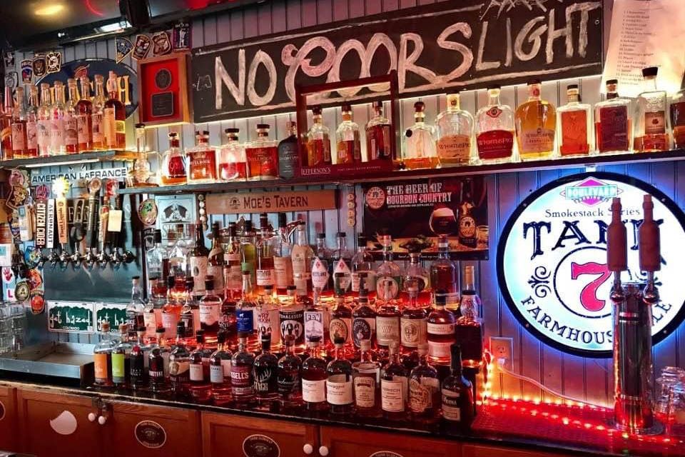 A Massachusetts, Moe’s Tavern ofereix comunitat i ‘No Coors Light’