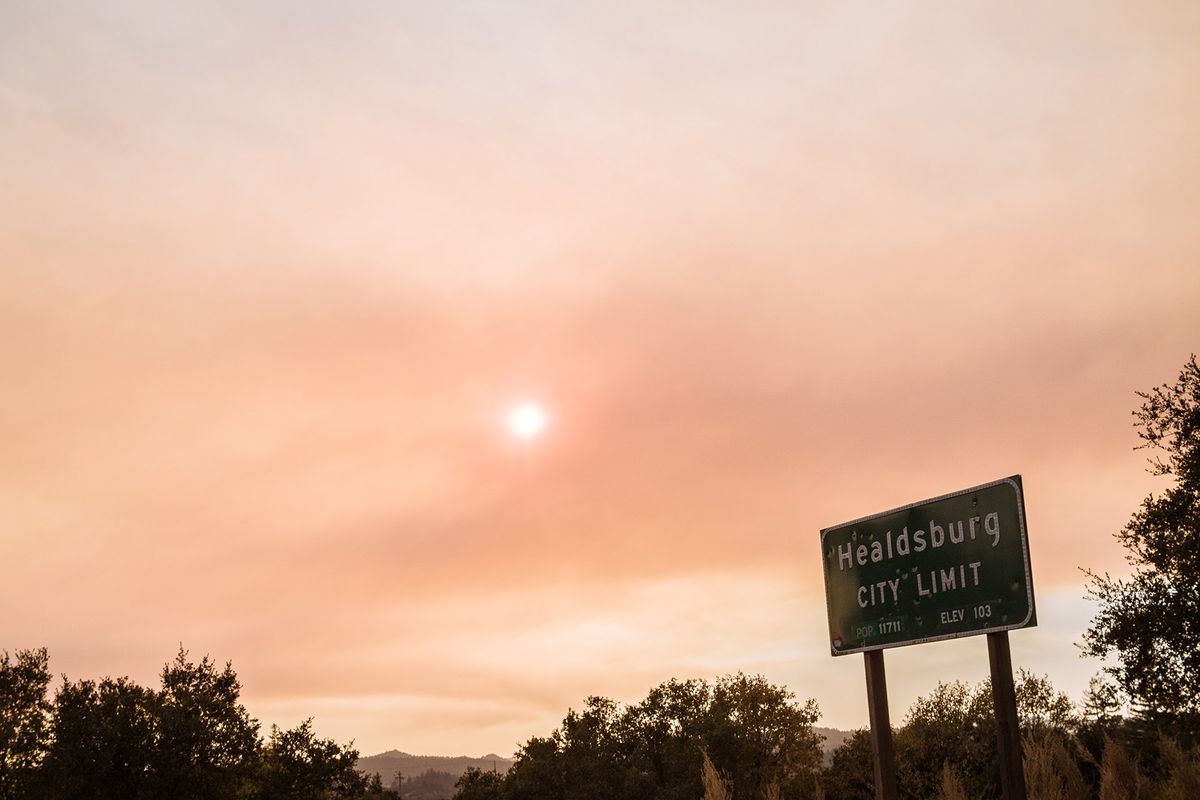 Kincade Fire Stills rasar i Sonomas Alexander Valley