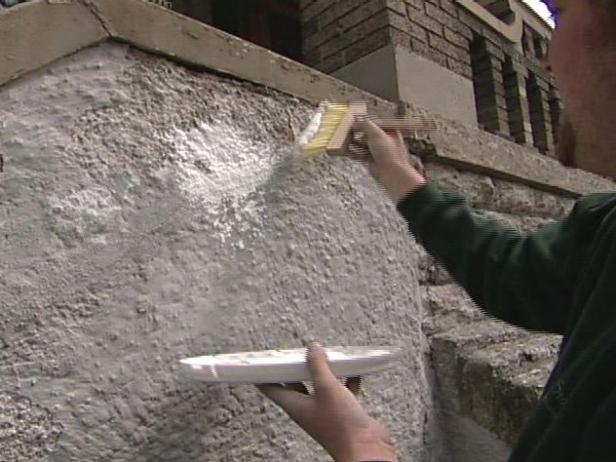 Les parets de maçoneria es poden reparar amb pintura si les esquerdes són prou petites.
