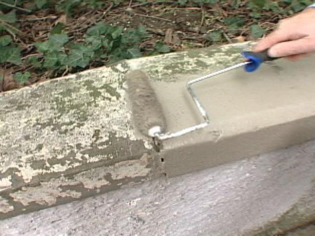 A més de reparar-se amb formigó, de vegades es poden fixar petites esquerdes a les parets de maçoneria amb pintura.