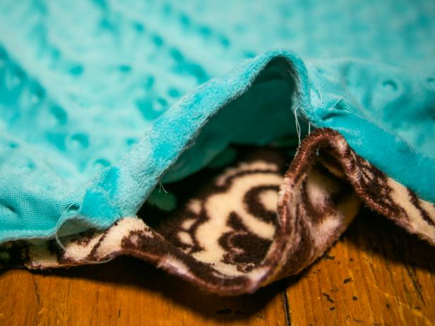 Original_Blue-Baby-Blanket-шият-плат-заедно-отпуск-отваряне-step4_h