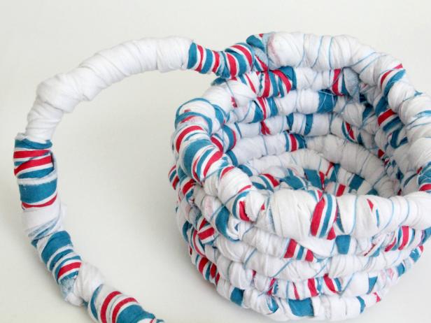 CI-Jess-Abbott_Baskets-dibuat-dari-selimut-bayi-lanjutkan-sisi-langkah18_4x3