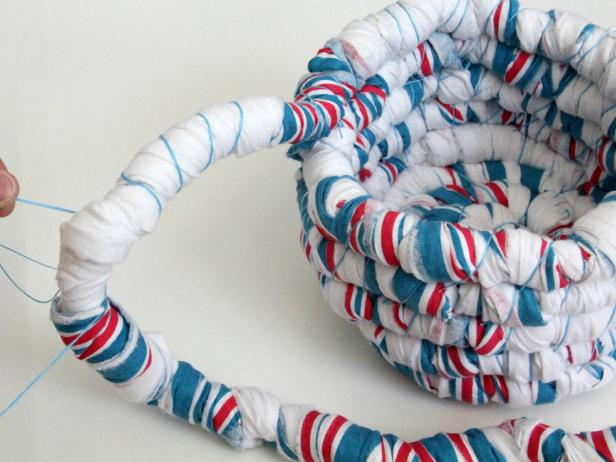 CI-Jess-Abbott_Baskets-made-from-baby-blankets-create-handles-step19_4x3