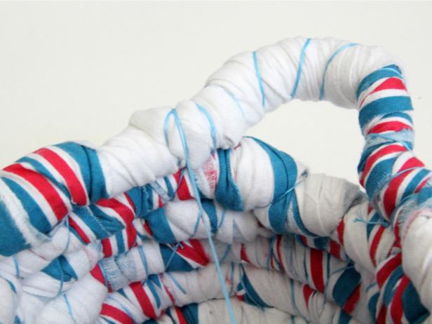 CI-Jess-Abbott_Baskets-made-from-baby-blankets-create-handles- step20_4x3