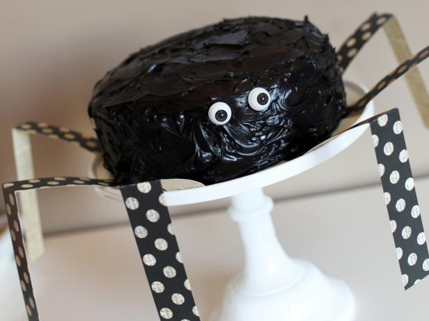 CI-Vicki-Lynn-Photographie_Halloween-Spider-Cake_s4x3