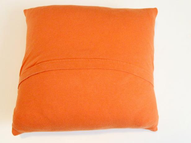 CI-Jess-Abbott_Pillows-made-from-T-shirts-back-of-pillow-step7_4x3