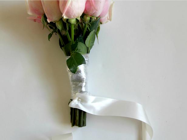 CI-Jess-Abbott_ ramo-de-boda-rosas-rosas-inicio-cinta-step3_h
