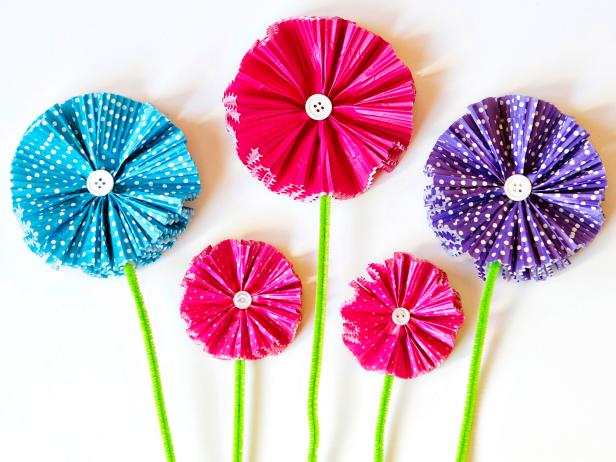 CI-Jessica-downey-Photo_paper-flowers-cupcake-liners-finished_s4x3