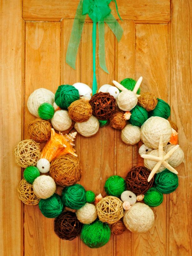CI-Susan-Teare_Yarn-Ball-Wreath-Non-Holiday_s3x4