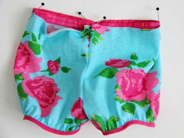 CI-Jess-Abbott_Baby-Bloomers-pin-pin-elastic-to-top14_h
