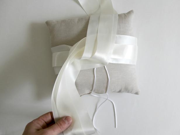 CI-Jess-Abbott_wedding-ring-carrier-pillow-wrap-two-end-of-bow9_h