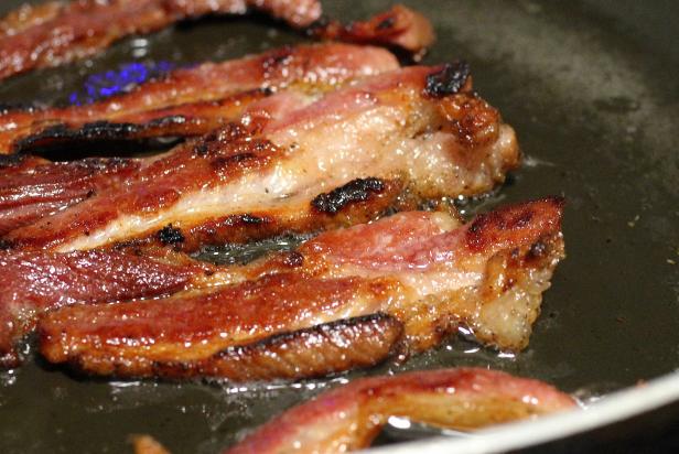 Hvordan man laver hjemmelavet bacon