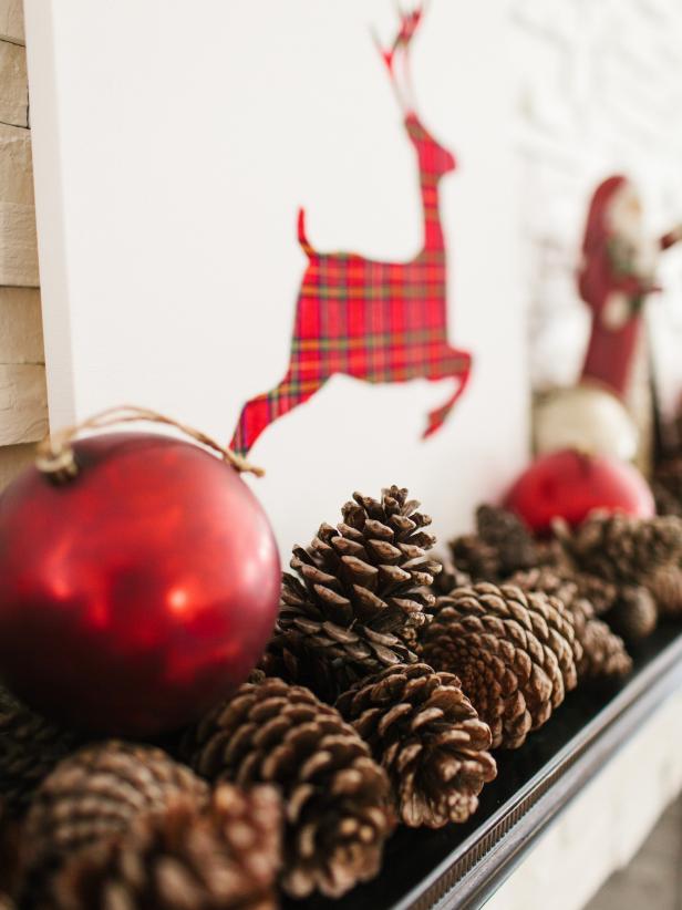 Original-TomKat_Christmas-krb-mantel-traditional-pinecones-ornament_v