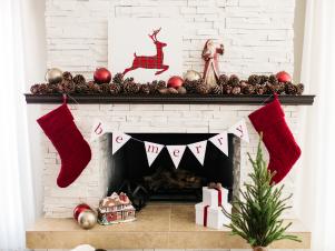 Original-TomKat_Christmas-lò sưởi-mantel-truyền thống-red-stockings_h