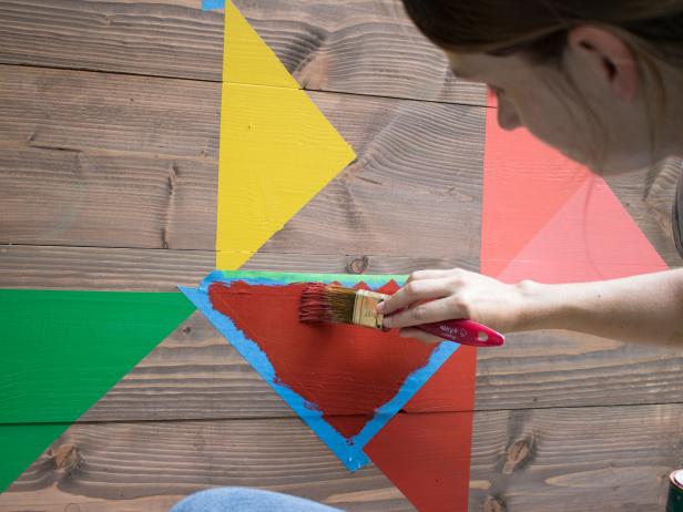 Hogyan lehet színes pajta paplanot építeni és festeni.