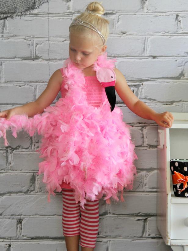 CI-Jess-Abbott_ฮาโลวีน-Flamingo-Costume2_v